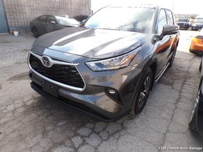 2022 Toyota Highlander XLE   - Photo 2 - Woodbridge, ON L4L 8L6