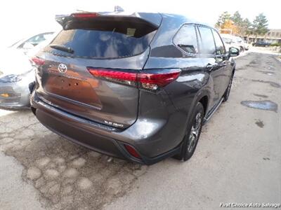 2022 Toyota Highlander XLE   - Photo 6 - Woodbridge, ON L4L 8L6