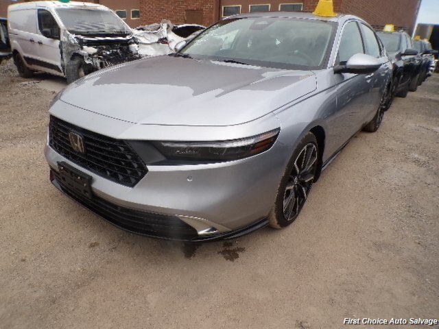 2025 Honda Accord Hybrid Touring   - Photo 1 - Woodbridge, ON L4L 8L6