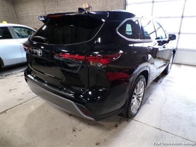 2025 Toyota Highlander   - Photo 4 - Woodbridge, ON L4L 8L6