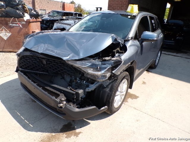 2024 Toyota Corolla Cross LE   - Photo 1 - Woodbridge, ON L4L 8L6