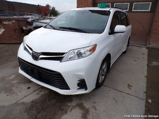 2020 Toyota Sienna LE 7-Passenger Auto   - Photo 1 - Woodbridge, ON L4L 8L6