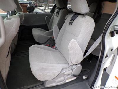 2020 Toyota Sienna LE 7-Passenger Auto - Photo 10 - Woodbridge, ON L4L 8L6
