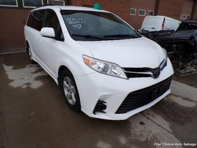 2020 Toyota Sienna LE 7-Passenger Auto - Photo 2 - Woodbridge, ON L4L 8L6