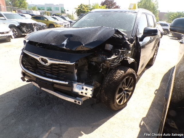 2023 Toyota Highlander LE - Photo 1 - Woodbridge, ON L4L 8L6