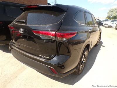 2023 Toyota Highlander LE   - Photo 4 - Woodbridge, ON L4L 8L6