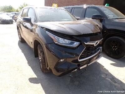 2023 Toyota Highlander LE   - Photo 2 - Woodbridge, ON L4L 8L6