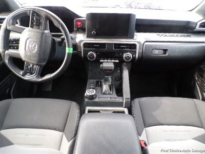 2024 Toyota Tacoma - Photo 10 - Woodbridge, ON L4L 8L6