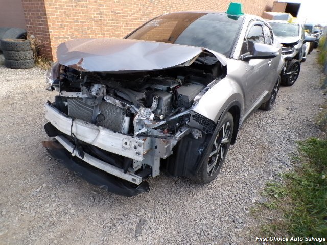 2018 Toyota C-HR XLE - Photo 1 - Woodbridge, ON L4L 8L6