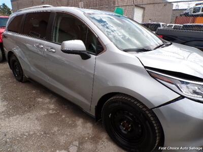 2024 Toyota Sienna LE 8-Passenger   - Photo 3 - Woodbridge, ON L4L 8L6