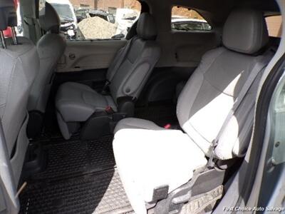2024 Toyota Sienna LE 8-Passenger   - Photo 10 - Woodbridge, ON L4L 8L6
