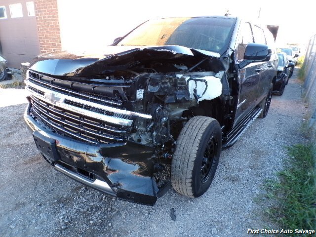 2023 Chevrolet Suburban LT  