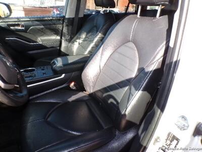 2024 Toyota Highlander Hybrid XLE   - Photo 9 - Woodbridge, ON L4L 8L6