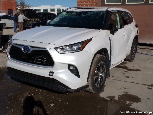 2024 Toyota Highlander Hybrid XLE   - Photo 1 - Woodbridge, ON L4L 8L6
