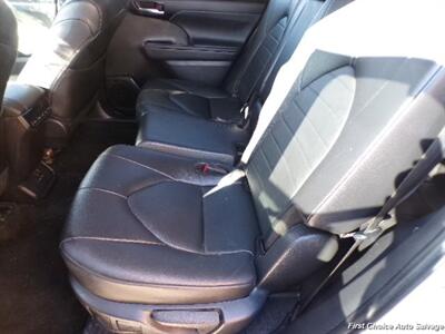 2024 Toyota Highlander Hybrid XLE   - Photo 10 - Woodbridge, ON L4L 8L6