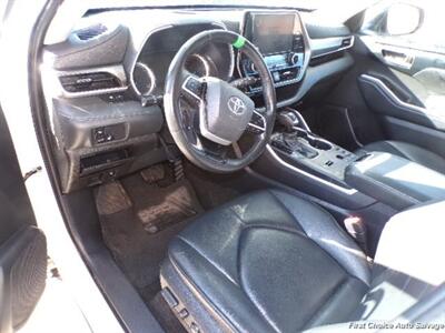 2024 Toyota Highlander Hybrid XLE   - Photo 8 - Woodbridge, ON L4L 8L6