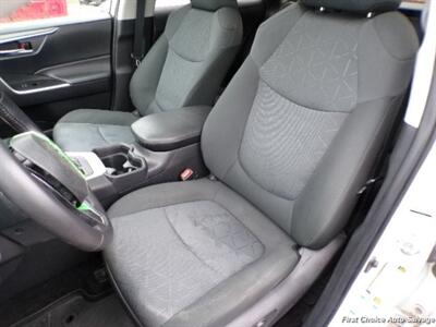 2020 Toyota RAV4 XLE   - Photo 9 - Woodbridge, ON L4L 8L6