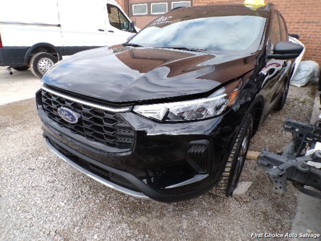 2025 Ford Escape St-line   - Photo 1 - Woodbridge, ON L4L 8L6