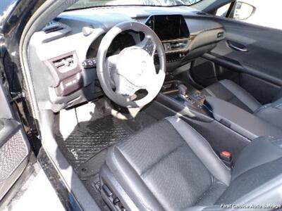 2025 Lexus UX 300h   - Photo 7 - Woodbridge, ON L4L 8L6