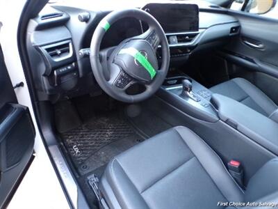 2025 Lexus UX 300h   - Photo 8 - Woodbridge, ON L4L 8L6