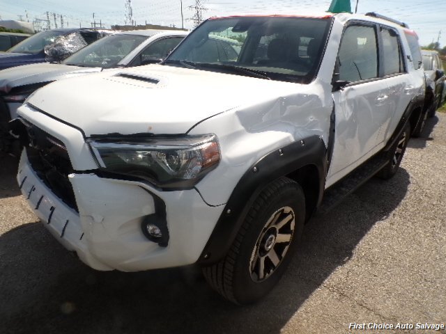 2023 Toyota 4Runner TRD Off-Road Premium   - Photo 1 - Woodbridge, ON L4L 8L6