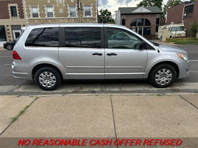 2009 Volkswagen Routan S   - Photo 4 - St. Louis, MO 63116