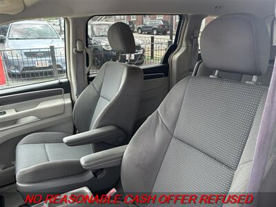 2009 Volkswagen Routan S   - Photo 7 - St. Louis, MO 63116