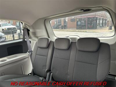2009 Volkswagen Routan S   - Photo 9 - St. Louis, MO 63116