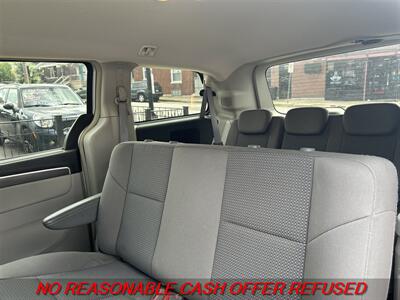 2009 Volkswagen Routan S   - Photo 8 - St. Louis, MO 63116