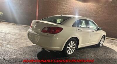 2010 Chrysler Sebring Limited   - Photo 5 - St. Louis, MO 63116