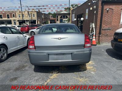 2006 Chrysler 300 Series Touring   - Photo 5 - St. Louis, MO 63116