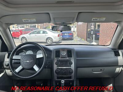 2006 Chrysler 300 Series Touring   - Photo 10 - St. Louis, MO 63116