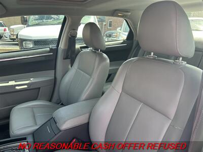 2006 Chrysler 300 Series Touring   - Photo 8 - St. Louis, MO 63116