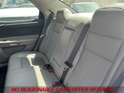 2006 Chrysler 300 Series Touring   - Photo 9 - St. Louis, MO 63116