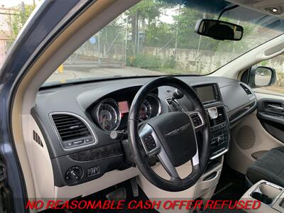 2012 Chrysler Town & Country Touring   - Photo 9 - St. Louis, MO 63116