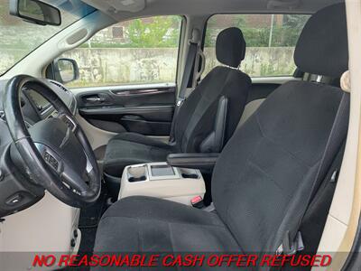 2012 Chrysler Town & Country Touring   - Photo 10 - St. Louis, MO 63116