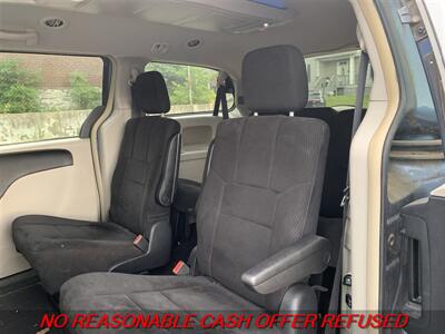 2012 Chrysler Town & Country Touring   - Photo 11 - St. Louis, MO 63116
