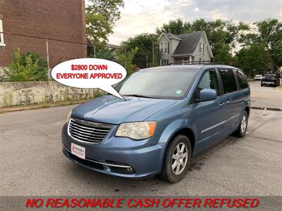 2012 Chrysler Town & Country Touring   - Photo 1 - St. Louis, MO 63116