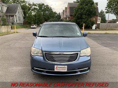 2012 Chrysler Town & Country Touring   - Photo 8 - St. Louis, MO 63116