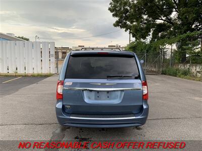 2012 Chrysler Town & Country Touring   - Photo 4 - St. Louis, MO 63116