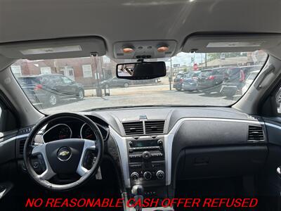 2011 Chevrolet Traverse LT   - Photo 10 - St. Louis, MO 63116
