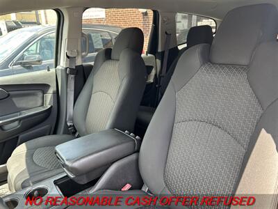 2011 Chevrolet Traverse LT   - Photo 7 - St. Louis, MO 63116
