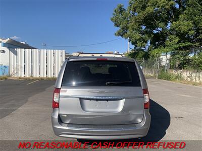 2014 Chrysler Town & Country Touring   - Photo 4 - St. Louis, MO 63116