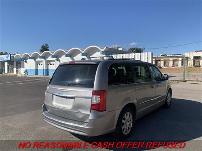 2014 Chrysler Town & Country Touring   - Photo 5 - St. Louis, MO 63116
