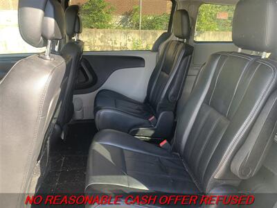 2014 Chrysler Town & Country Touring   - Photo 11 - St. Louis, MO 63116