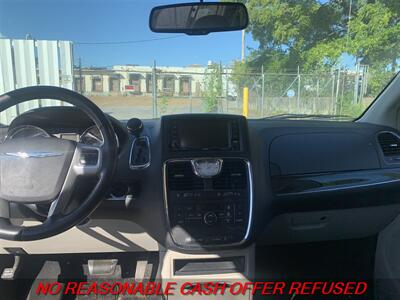 2014 Chrysler Town & Country Touring   - Photo 13 - St. Louis, MO 63116