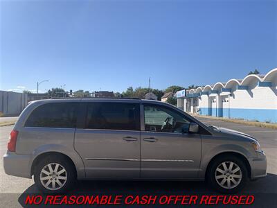 2014 Chrysler Town & Country Touring   - Photo 6 - St. Louis, MO 63116