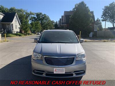 2014 Chrysler Town & Country Touring   - Photo 8 - St. Louis, MO 63116