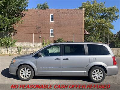 2014 Chrysler Town & Country Touring   - Photo 2 - St. Louis, MO 63116