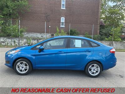 2017 Ford Fiesta SE   - Photo 2 - St. Louis, MO 63116